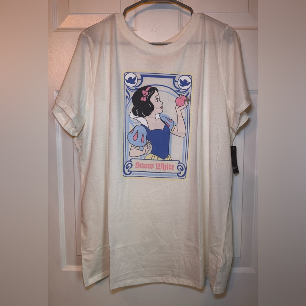 NWT🍎 Torrid Snow White Tarot Classic Crew Tee 🆕